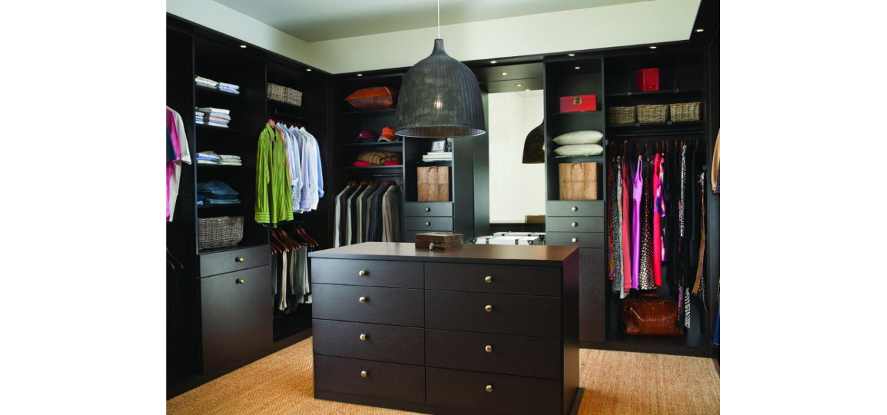 Acest raft poate fi folosit intr-un dressing sau intr-un dressing?