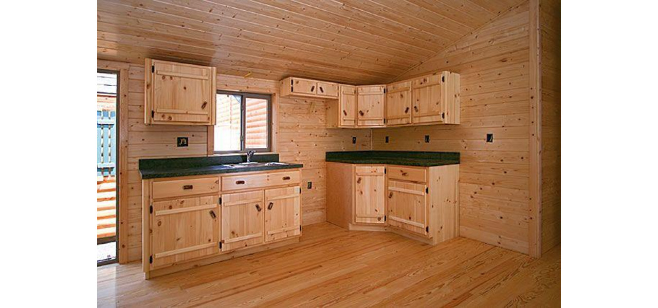 Pot fi instalate dulapuri de perete pe interiorul unei cabane din busteni?