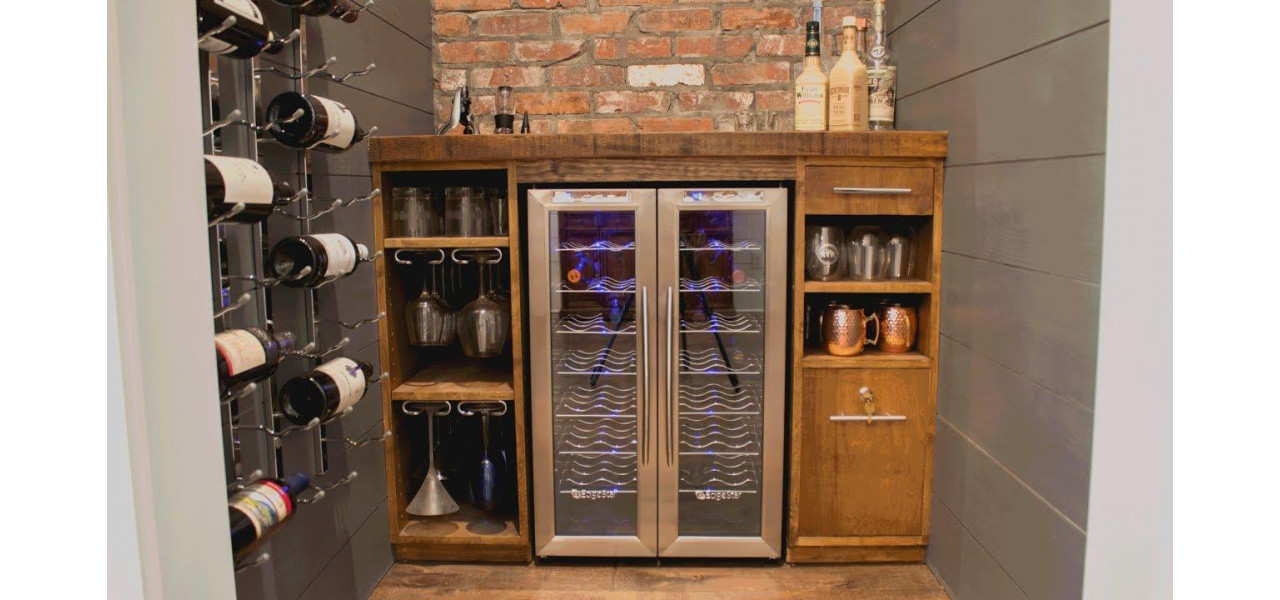 Puteti adauga un compartiment ascuns cu un racitor de vin incorporat sau un frigider de bar in interiorul unui dulap cu sertare?