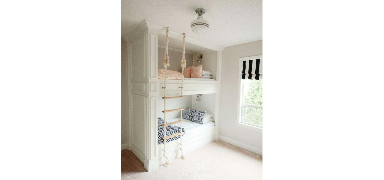 Gasiti paturile supraetajate perfecte cu rafturi de prezentare incorporate pentru decoratiuni.