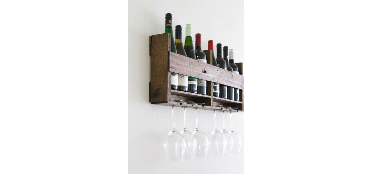 Optiuni de economisire a spatiului pentru o sufragerie mica pentru pahare de vin sau suport pentru ghivece.
