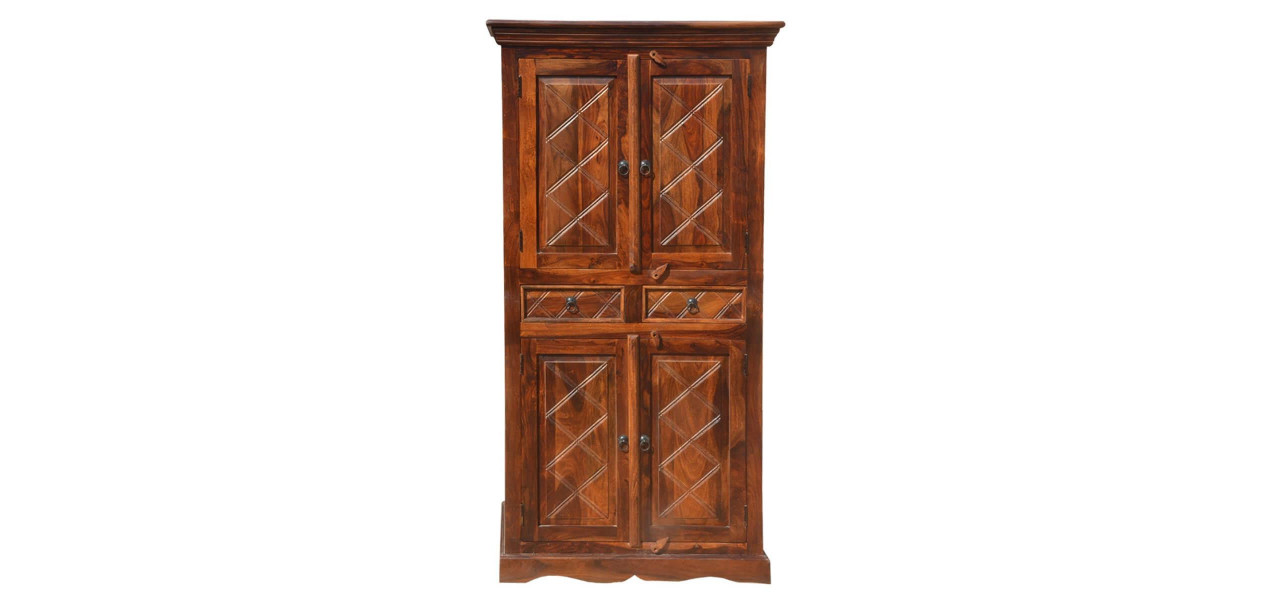 Puteti solicita un dulap cu sertare cu finisaj din lemn invechit sau rustic?