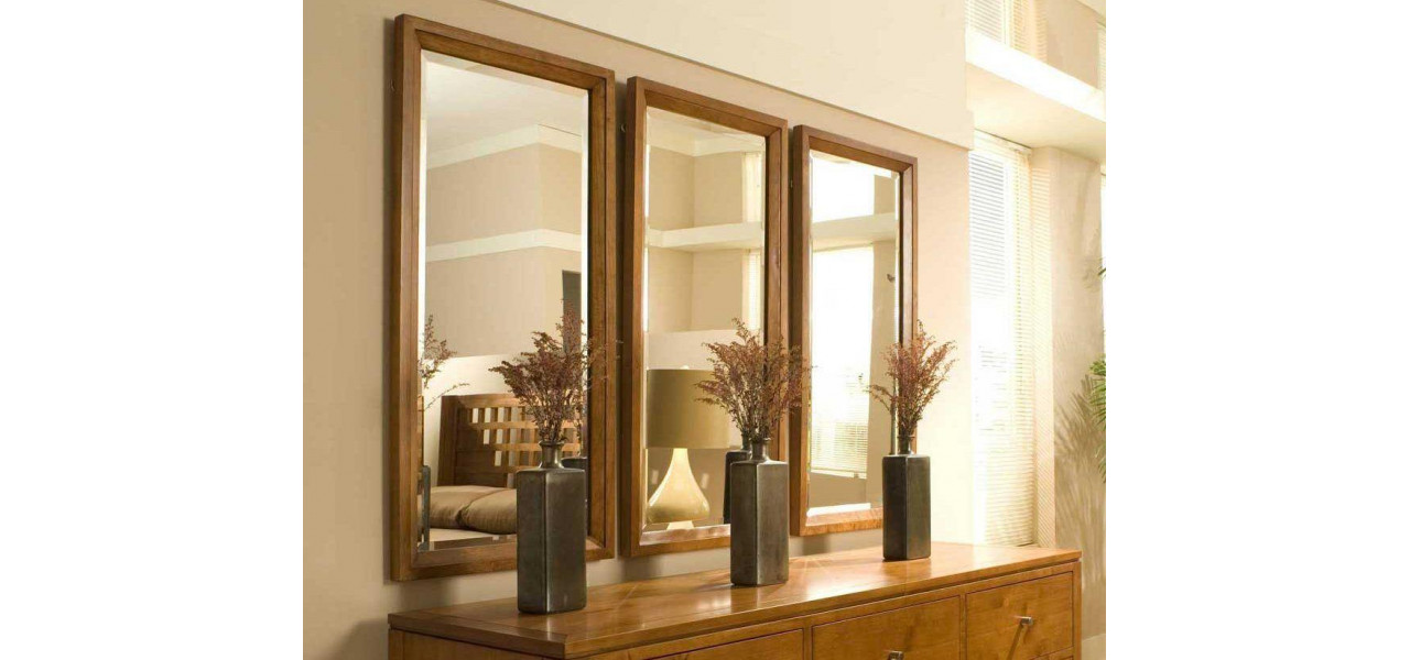 Seturile de mobilier includ oglinzi de perete cu compartimente de depozitare integrate?