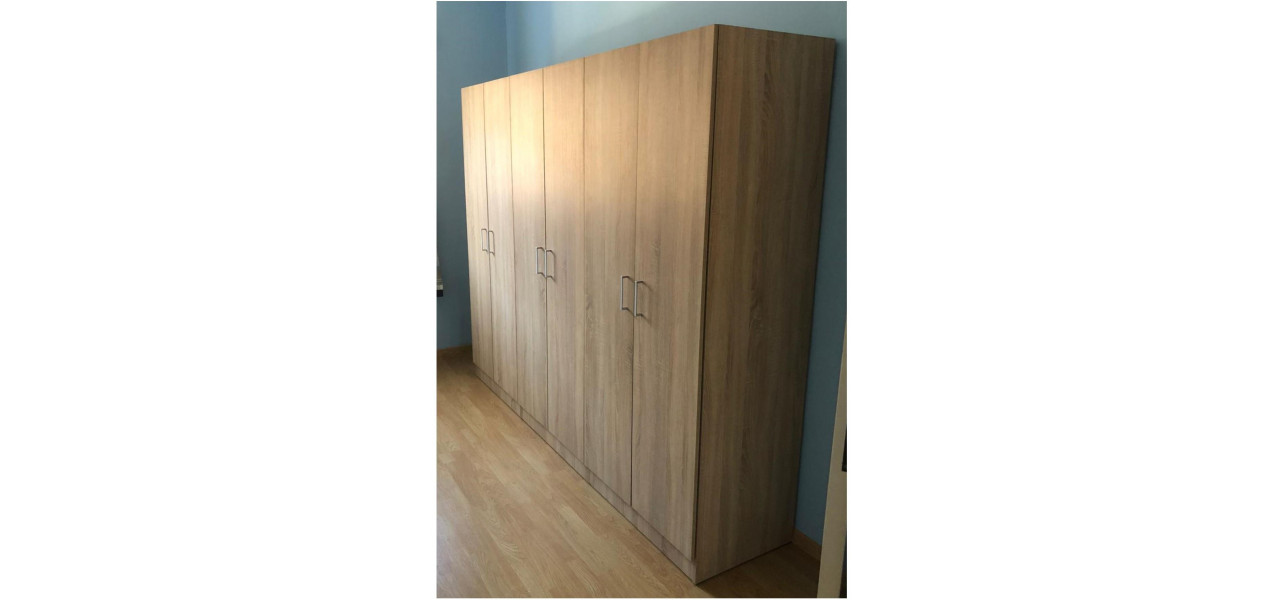 Dulapul cu 6 usi are compartimente integrate pentru depozitarea pantofilor?