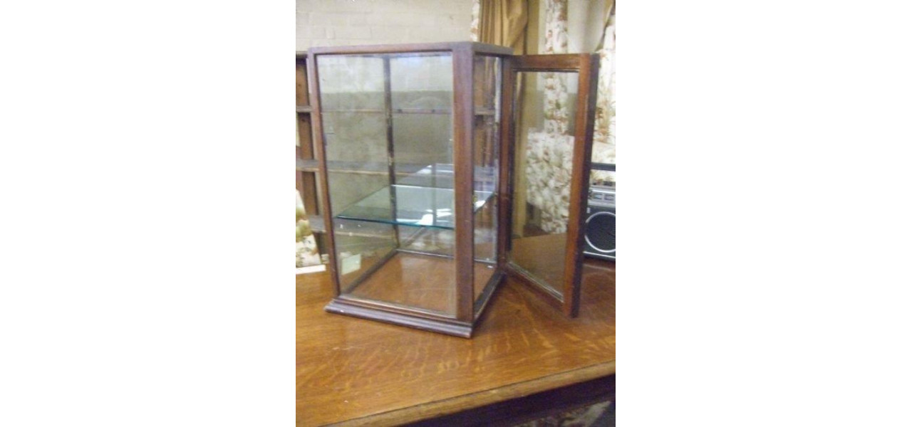 Cum sa alegi dimensiunea si forma perfecte pentru masa de vitrina pentru obiectele tale de colectie.