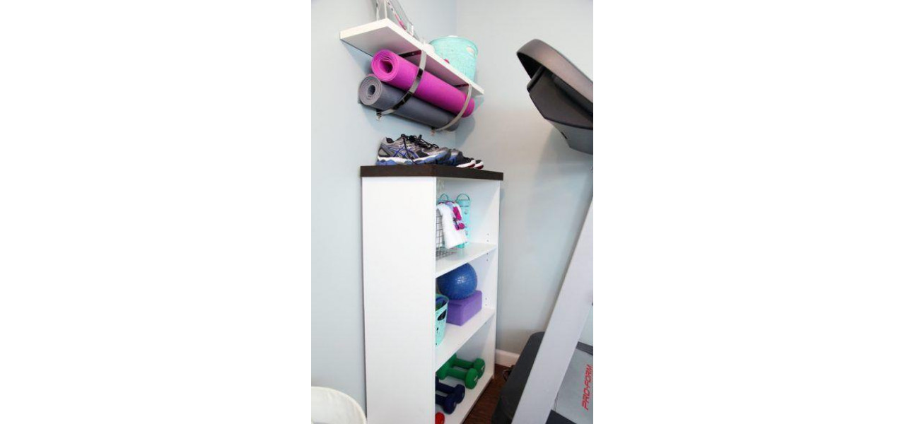 Cum sa organizati eficient un dulap de sala de sport cu rafturi.