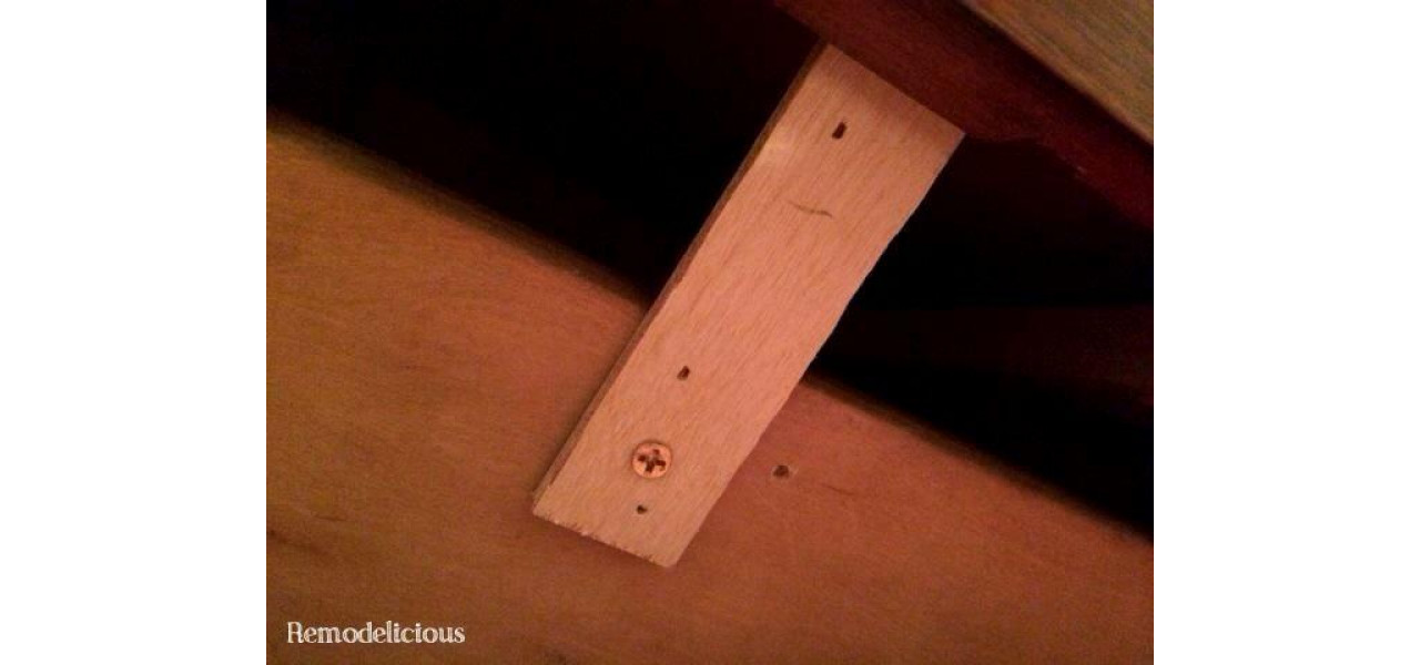 Prevenirea caderii sertarelor de pe sine intr-o comoda.