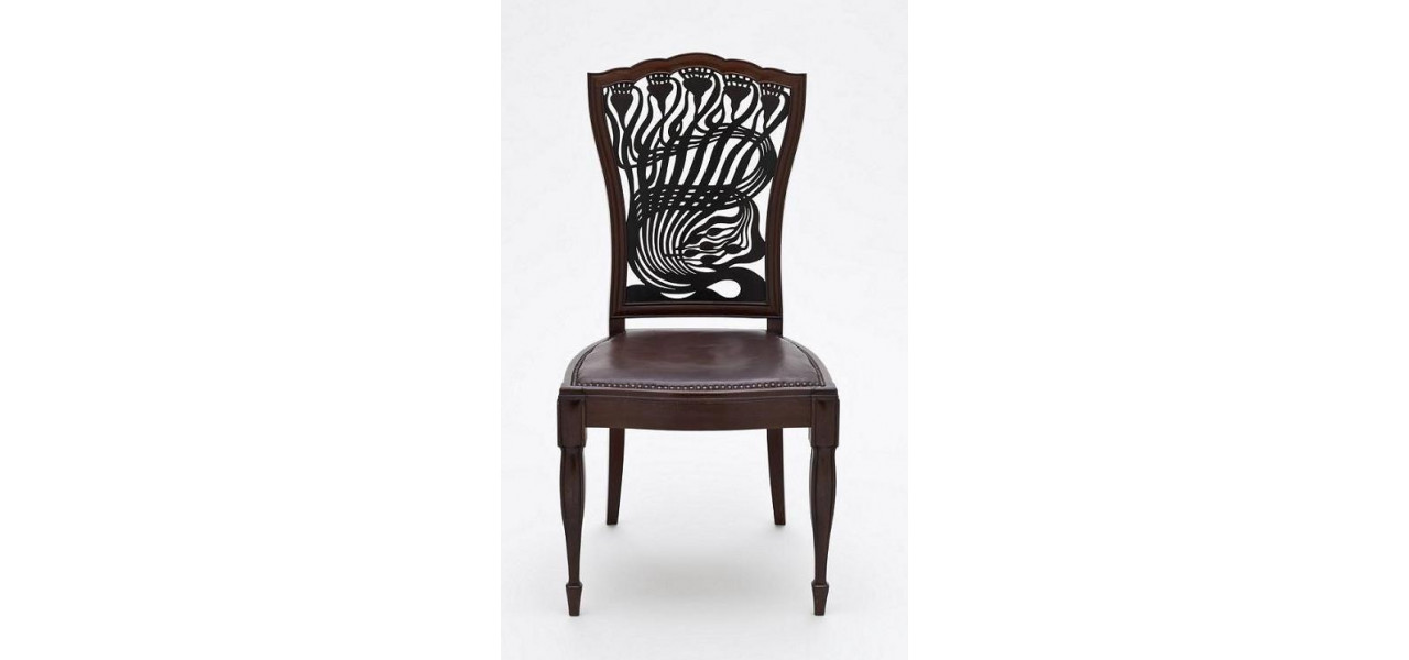 Modele populare de scaune maro inspirate de miscarea Art Nouveau.