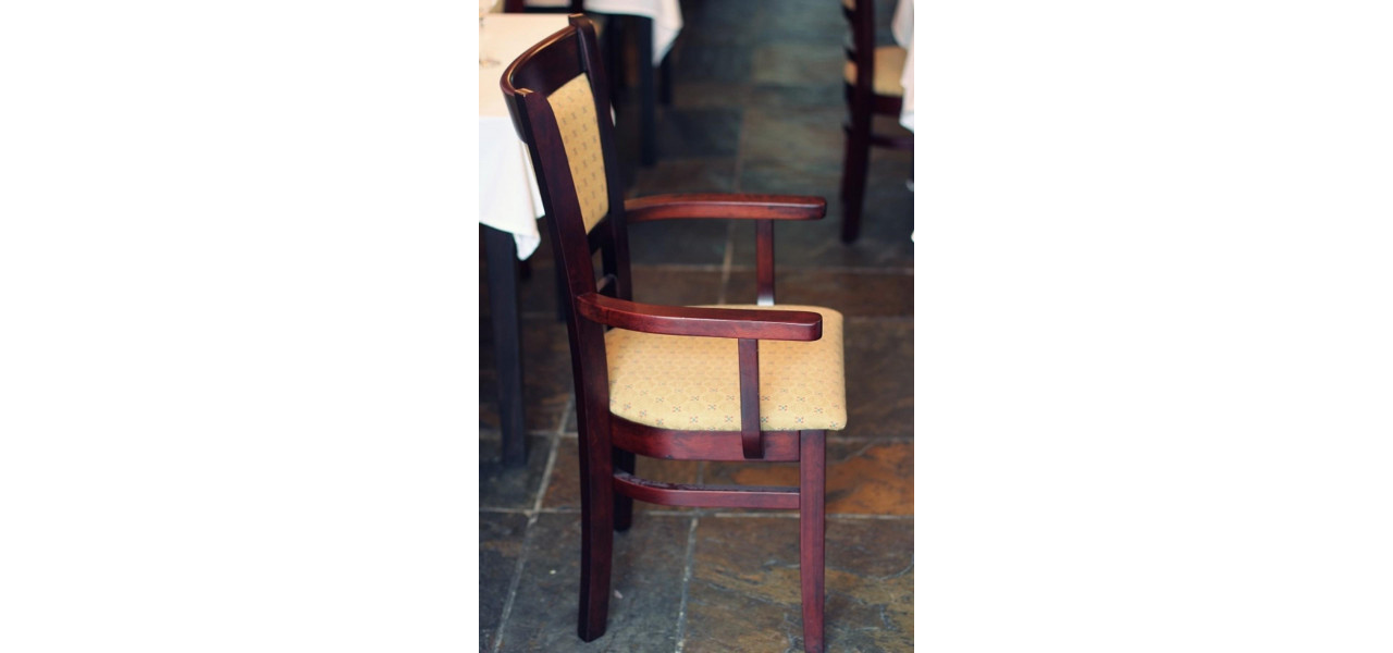 Cele mai bune optiuni de scaune pentru restaurante sau cafenele cu buget limitat.