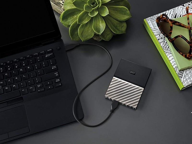 Accesorii esentiale pentru hard disk-uri externe intr-o configuratie de afaceri mici.