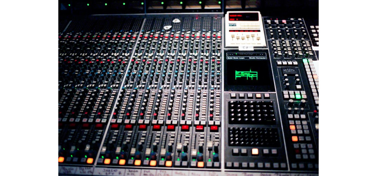 Realizarea conceptelor cheie de sunet profesional in mixarea audio.