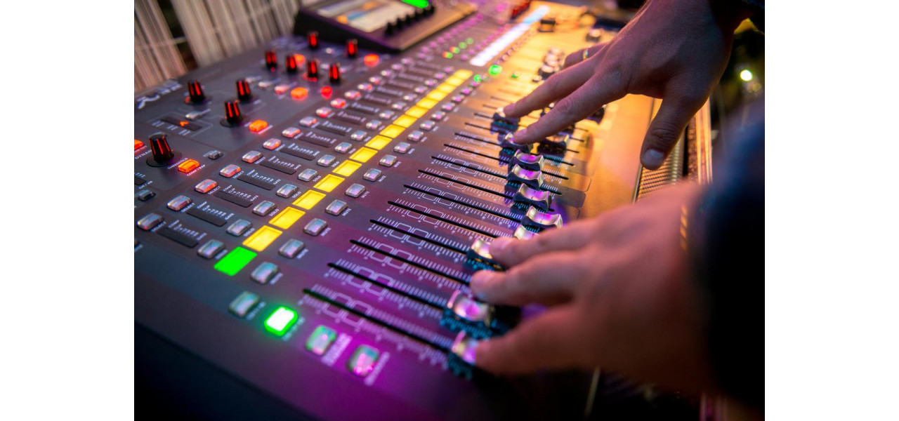 Obtinerea de instrumente si tehnici profesionale de sunet pentru mixarea audio.