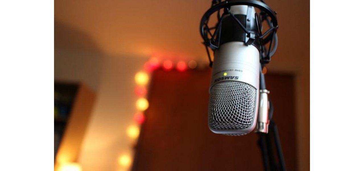 Obtinerea unui sunet de calitate studio cu un buget redus: solutii accesibile pentru microfoane.