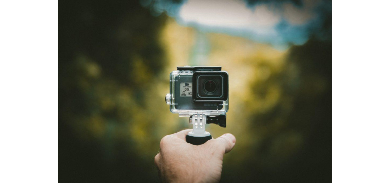 Camere de actiune: o calatorie plina de actiune prin fotografie si filmare.