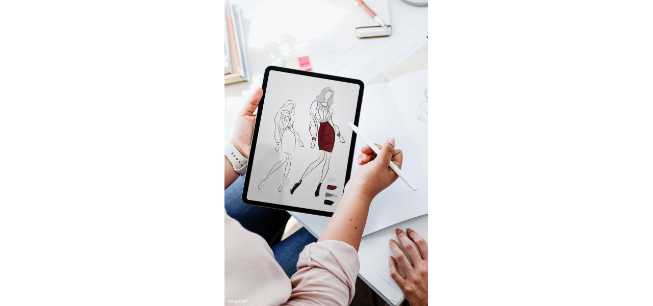 Tablete Apple pentru designeri de moda care schiteaza si creeaza colectii.