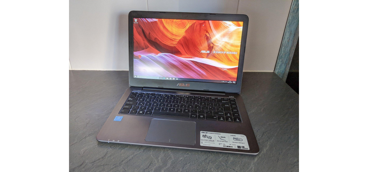 Laptop-uri ASUS pentru studenti care imputernicesc educatia prin tehnologie.