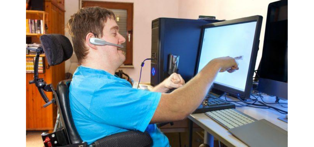 Depasirea barierelor: computere desktop pentru persoane cu dizabilitati.