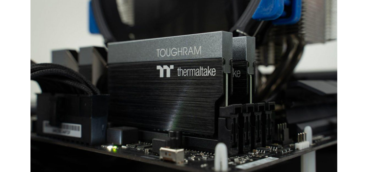 Spargerea barierelor: dezlantuiti potentialul cu RAM Thermaltake.