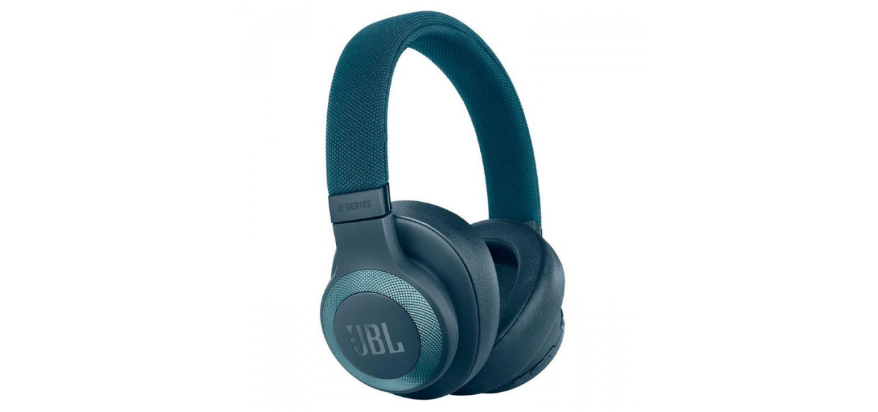 Depasirea barierei: Casti Wireless JBL si gama sa larga de conectivitate.
