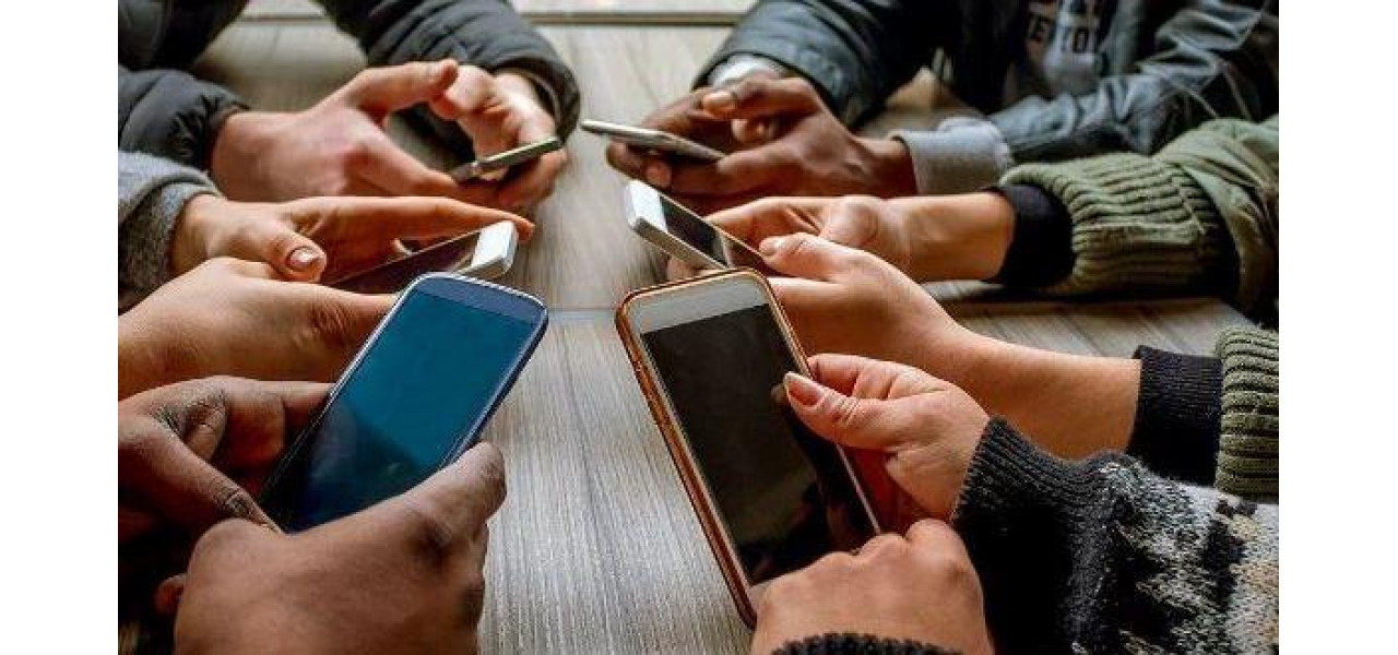 Telefoanele cu butoane ca contrabalansare a dependentei digitale.