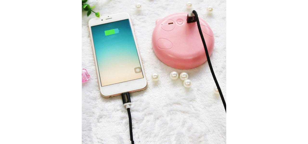 Incarcatoare pentru oglinzi LED Beauty Gurus si compartimente de depozitare a produselor cosmetice.