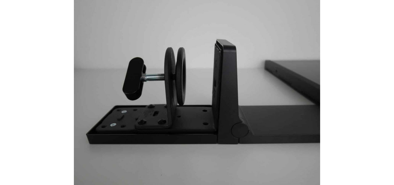 Combinand eleganta si performanta: Samsung Monitoare cu design de suport ergonomic.