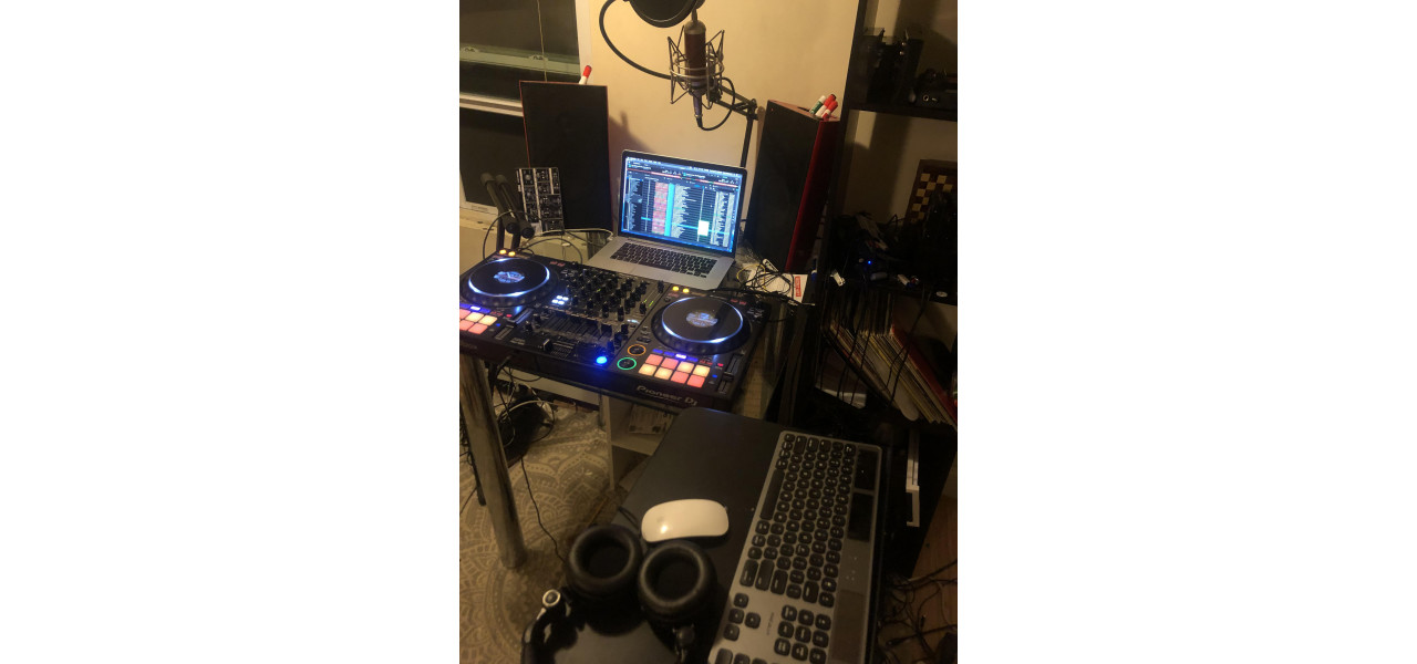 Solutiile de racire pentru statiile de lucru DJ isi mentin stabilitatea in timpul spectacolelor live.
