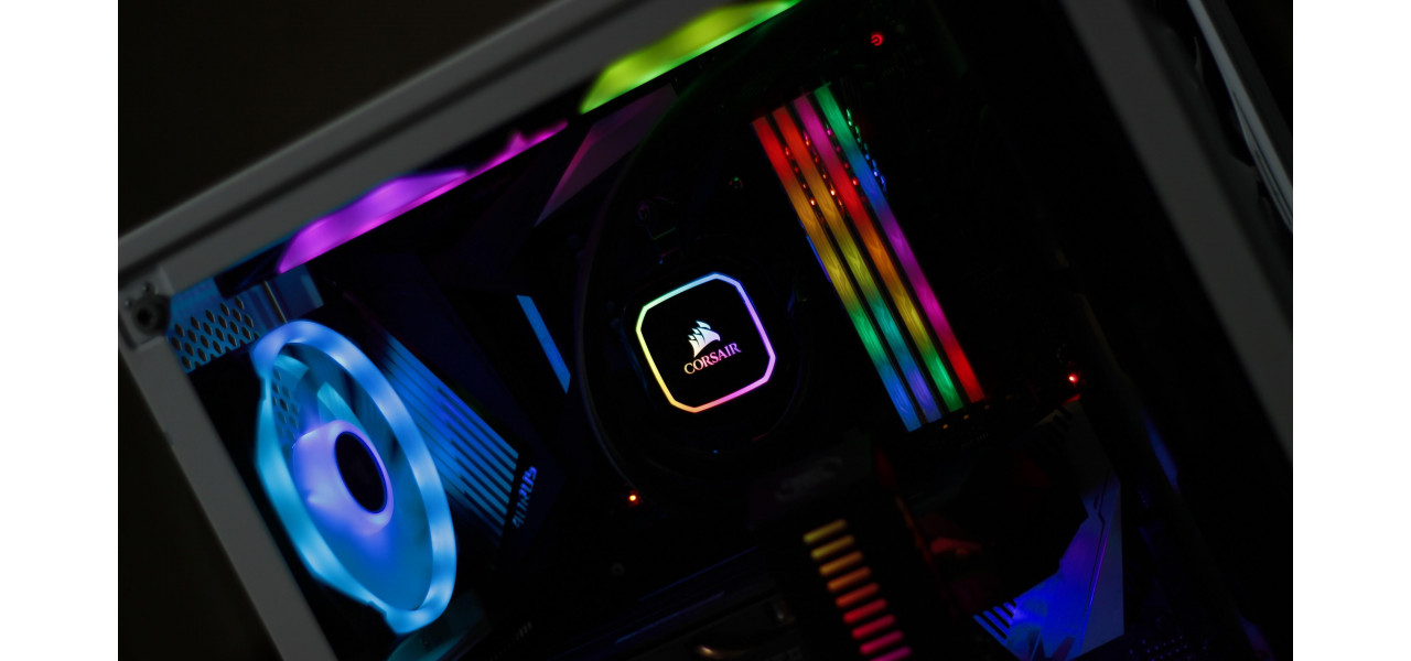 Corsair RGB Pro XT RAM Sincronizeaza iluminarea cu efecte de joc.