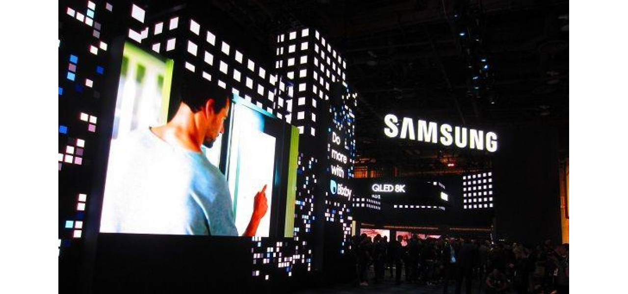 Crearea unei experiente home theater cu barele de sunet Samsung Harman Kardon.