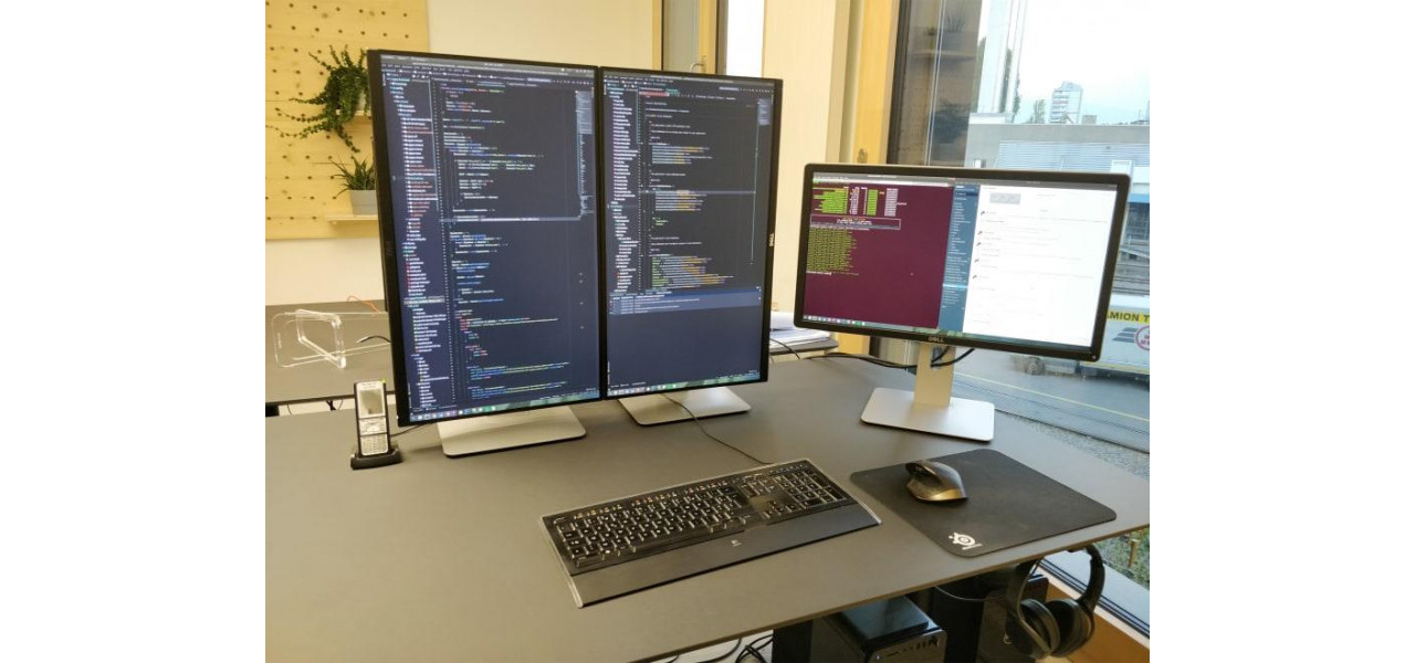 Crearea unui studio profesional cu monitoare Dell Ultrasharp.