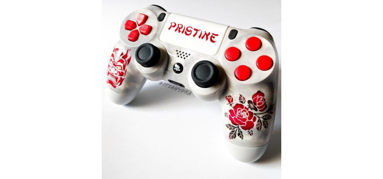 Controlere cu joystick personalizabile, personalizand experienta de joc.
