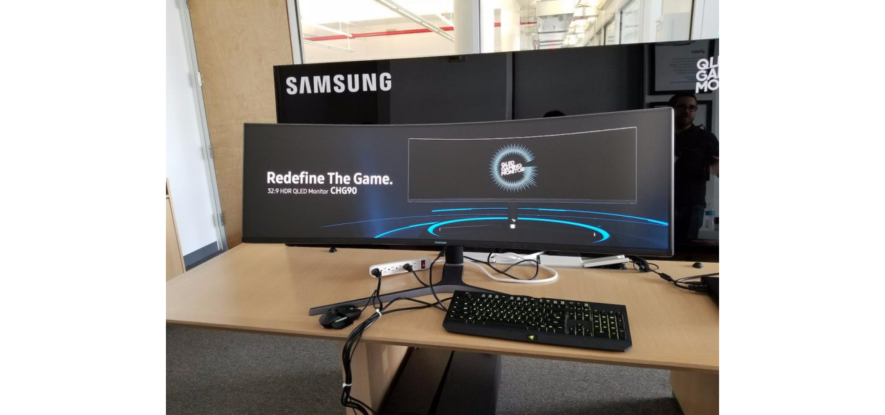 Tehnologie de ultima ora: Samsung Monitoare cu Ecrane Super Ultra-Wide.