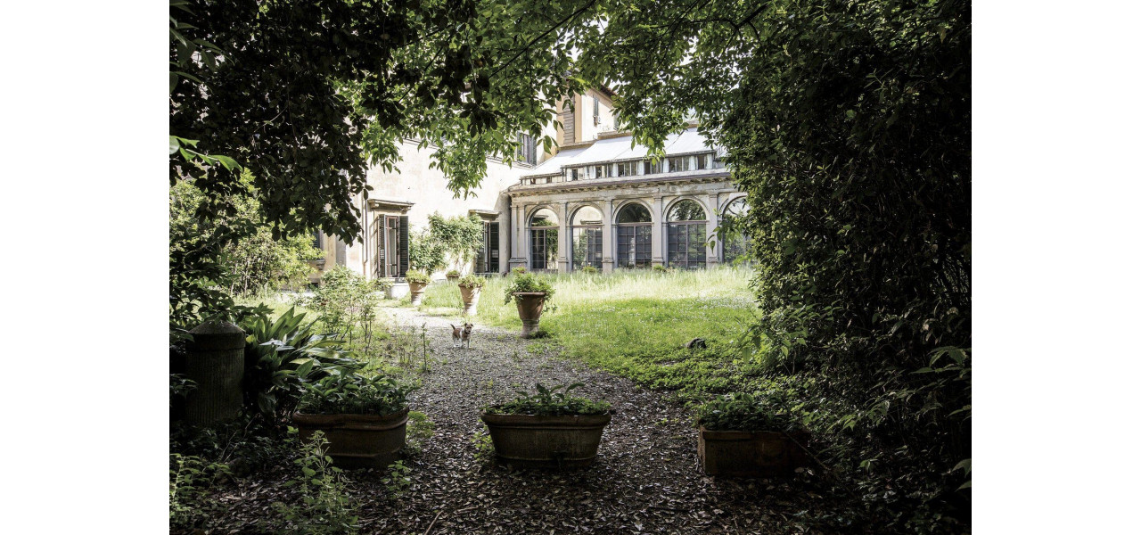 Descoperirea Gradinilor Secrete din Casele Traditionale Huse si Genti.