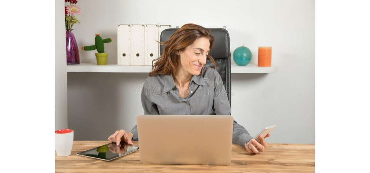 Eficienta si organizare cu suporturi multitasking pentru telefon si tableta.