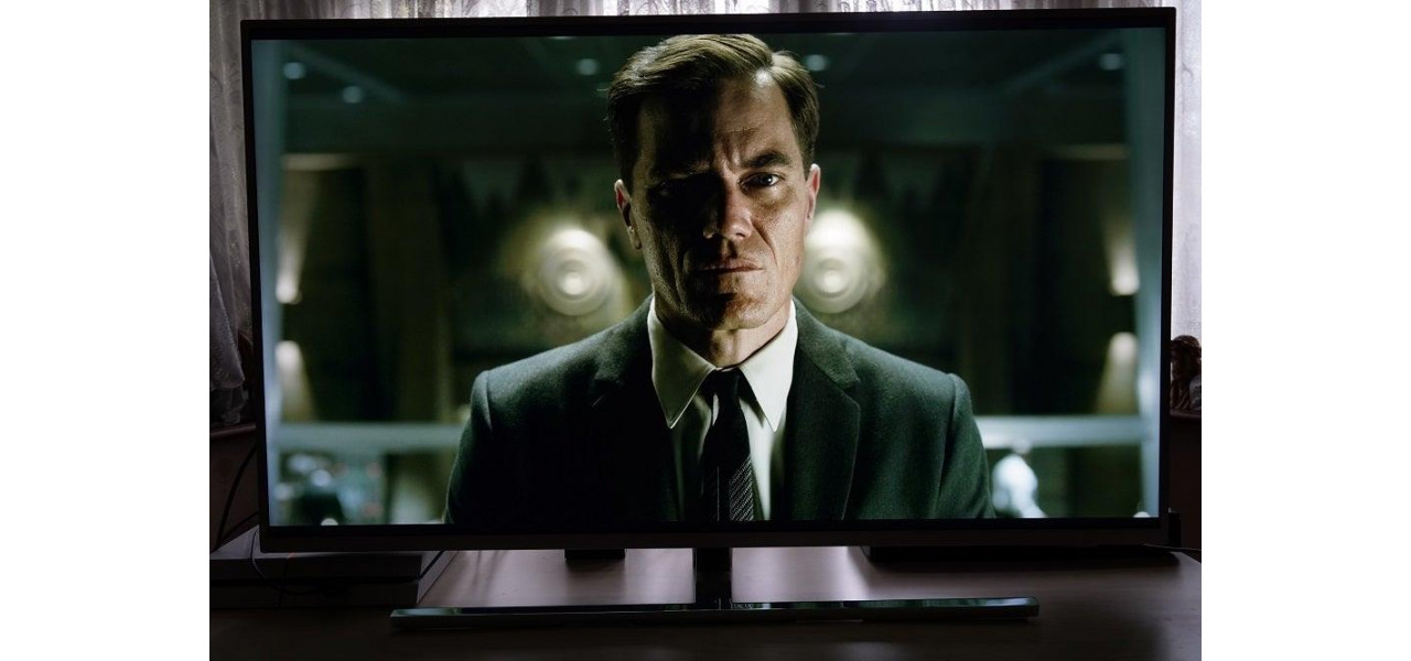 Creste-ti noptile de film cu televizoarele Philips UHD HDR.
