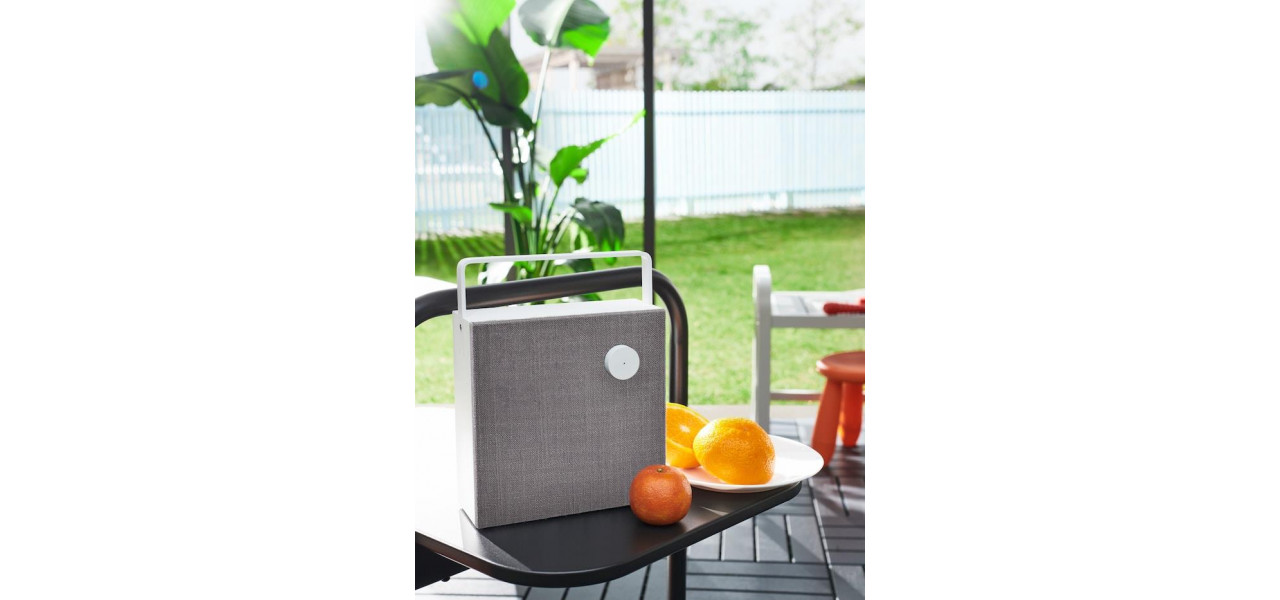 Cresteti-va experienta de luat masa in aer liber cu difuzoarele Bluetooth Ikea.