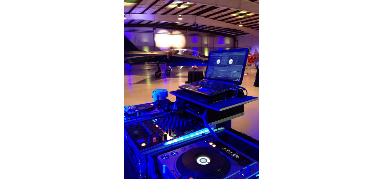 Cresteti-va performanta cu configurarea suprema a echipamentului DJ.