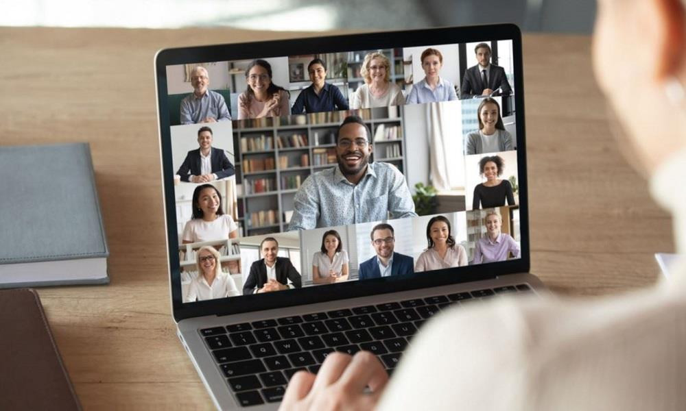 Cresterea conferintelor de afaceri cu laptopurile Fujitsu: intalniri virtuale eficiente.