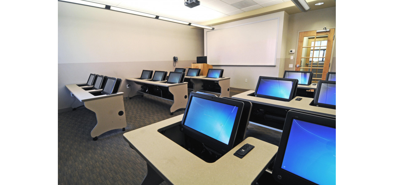 Imputernicirea educatiei: computere desktop pentru invatarea la clasa.