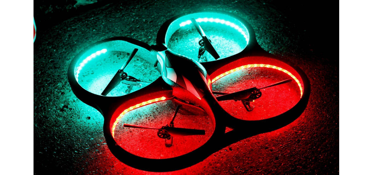 Imbunatatiti manevrabilitatea dronei dvs. cu controlerele de zbor acrobatice.