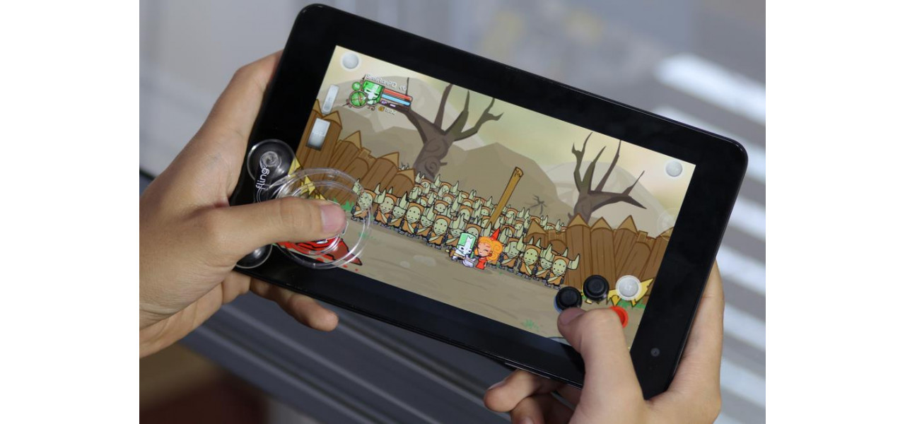 Imbunatatirea gameplay-ului cu controlere Precision Joystick.