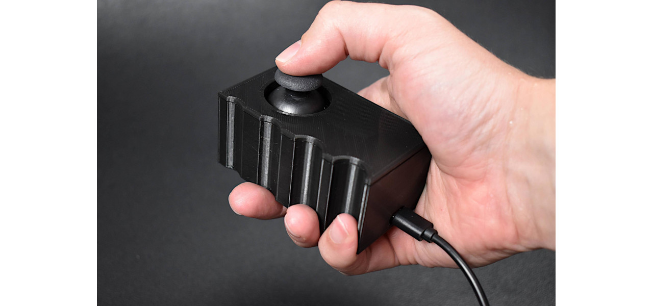 Imbunatatirea imersiunii cu feedback haptic in controlerele cu joystick.
