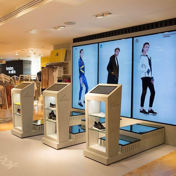 Imbunatatirea comertului vizual cu amanuntul: Efectele meselor interactive.