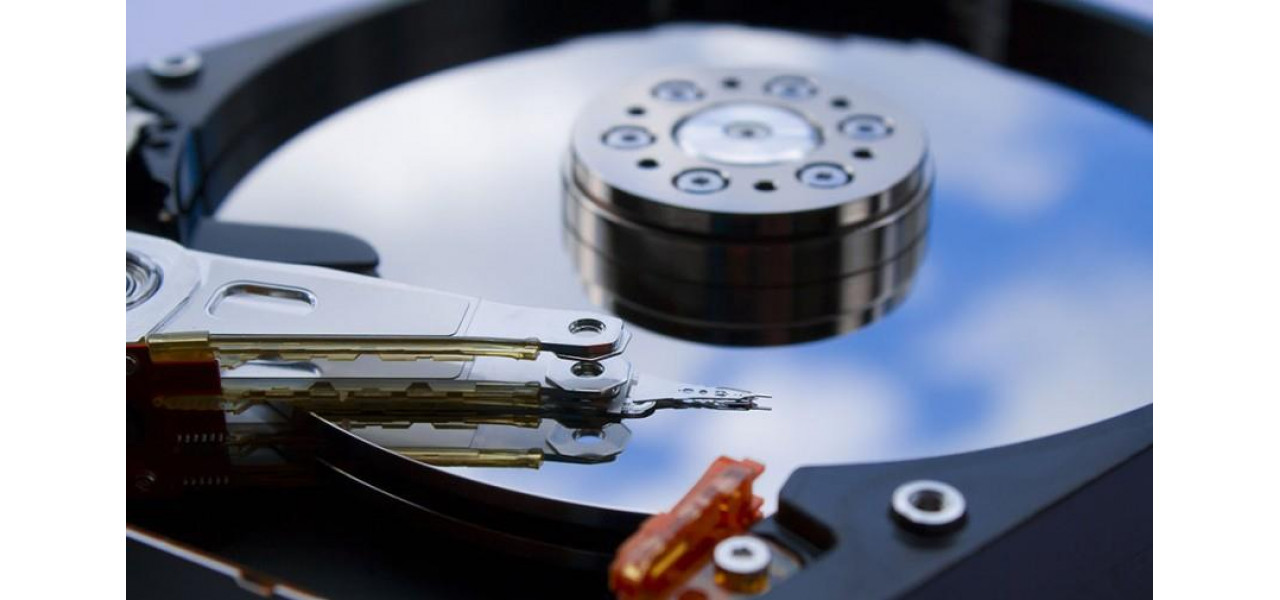 Accesorii esentiale pentru hard disk-uri externe intr-un flux de lucru de editare video.