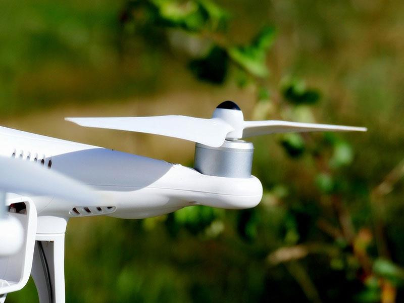 Accesorii esentiale pentru drone pentru pilotii incepatori si avansati.