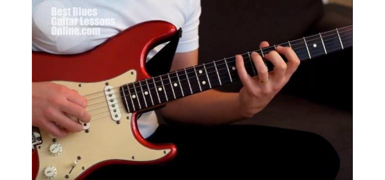 Tehnici esentiale pentru solo-uri de chitara blues pe o chitara electrica.
