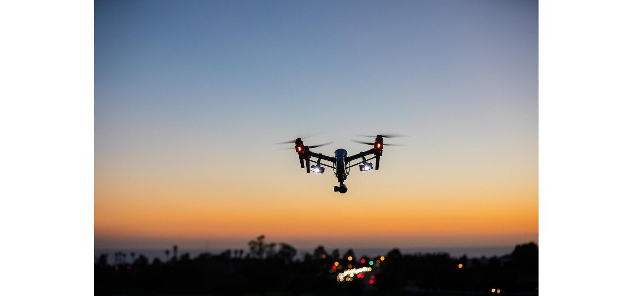 Explorati noi inaltimi cu accesoriile de zbor de noapte pentru drone.