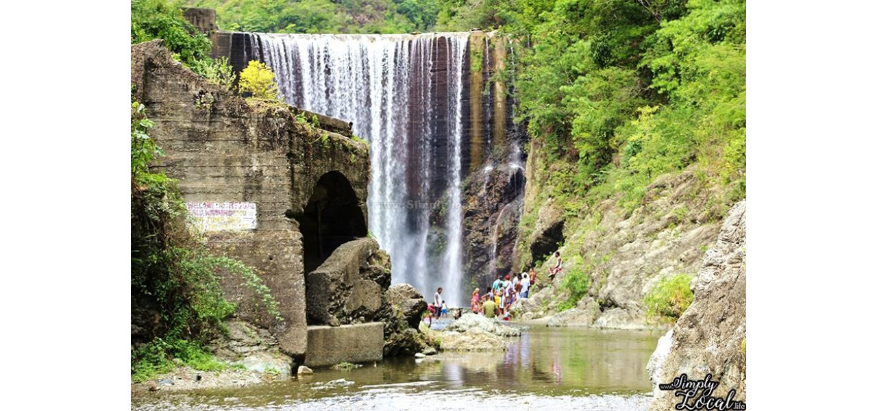 Explorarea Cascadelor Kingston: O calatorie la Cascada Reggae.