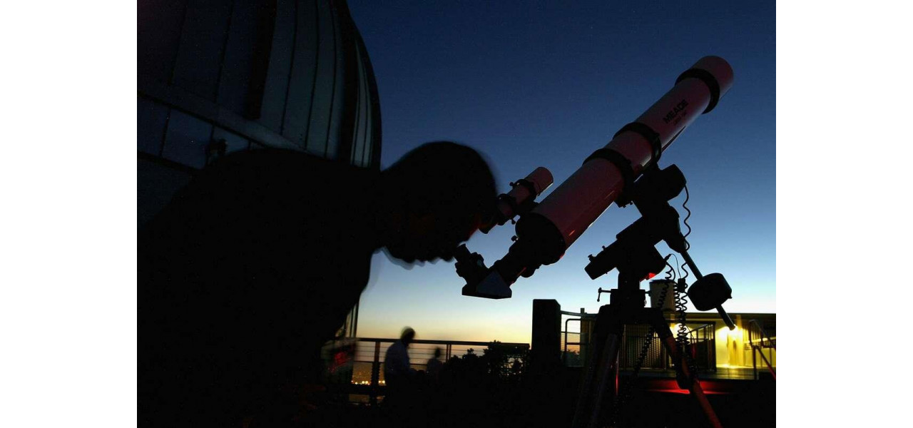 Explorarea sistemului solar: o calatorie cu telescoape.