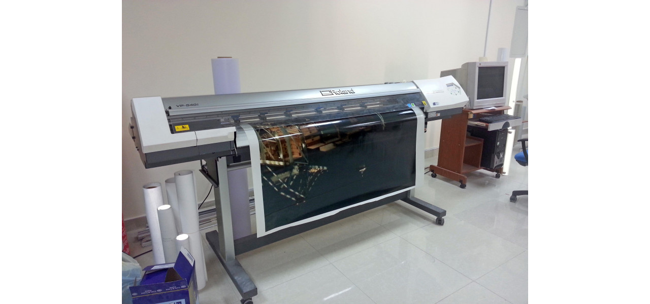 Explorarea versatilitatii imprimantelor plotter in publicitate si marketing.